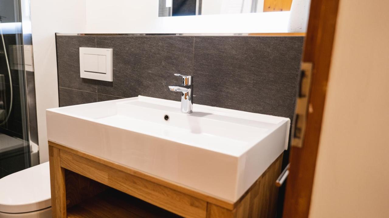Wunderstay Alpine 403 Centric Studio Balcony/View Νταβός Εξωτερικό φωτογραφία